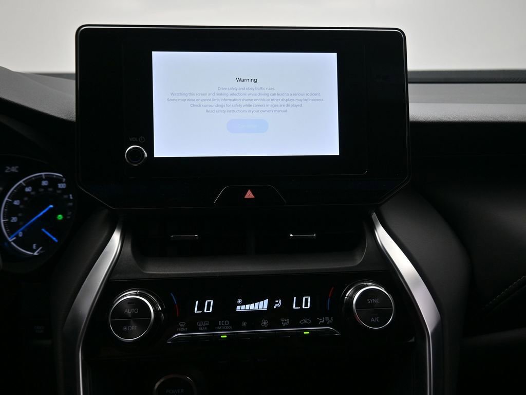 Used 2023 Toyota Venza LE image 8