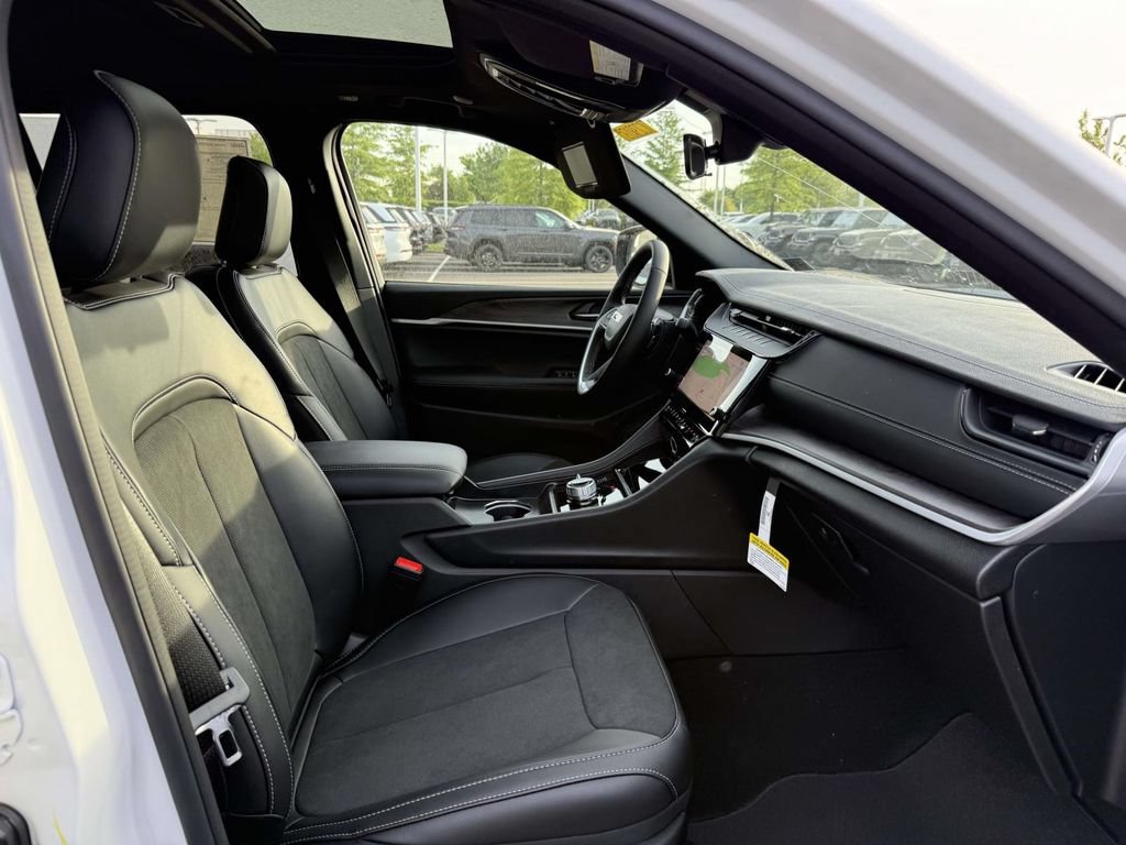 New 2026 Jeep Grand Cherokee Altitude AWD/4WD image 16