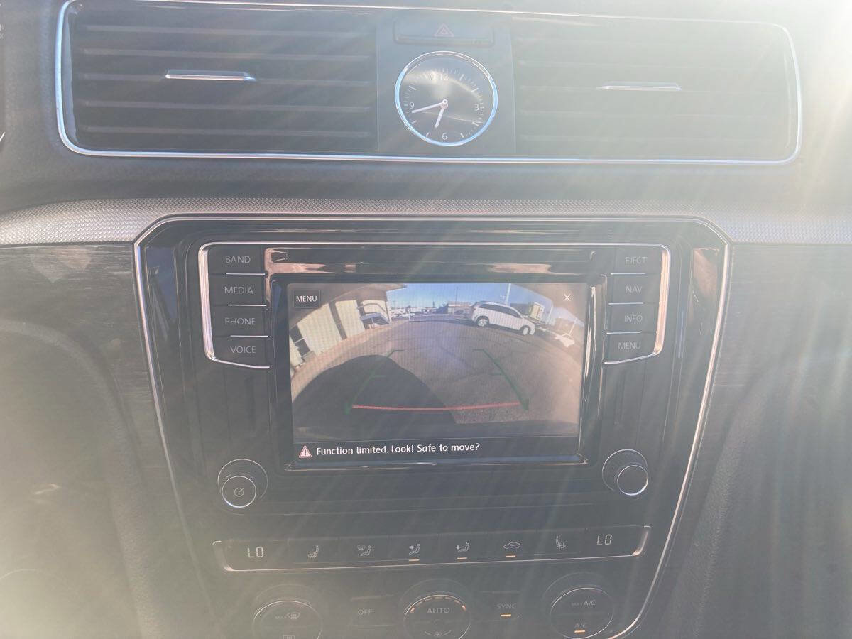 Used 2017 Volkswagen Passat 1.8T SEL Premium image 12