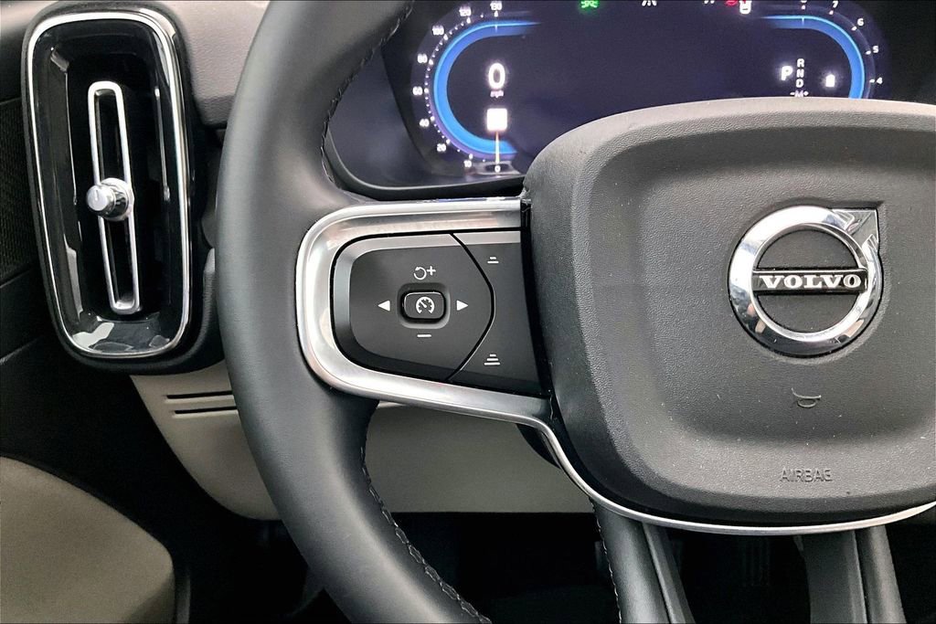 Used 2023 Volvo XC40 B5 Ultimate w/ Protection Package Premier image 26