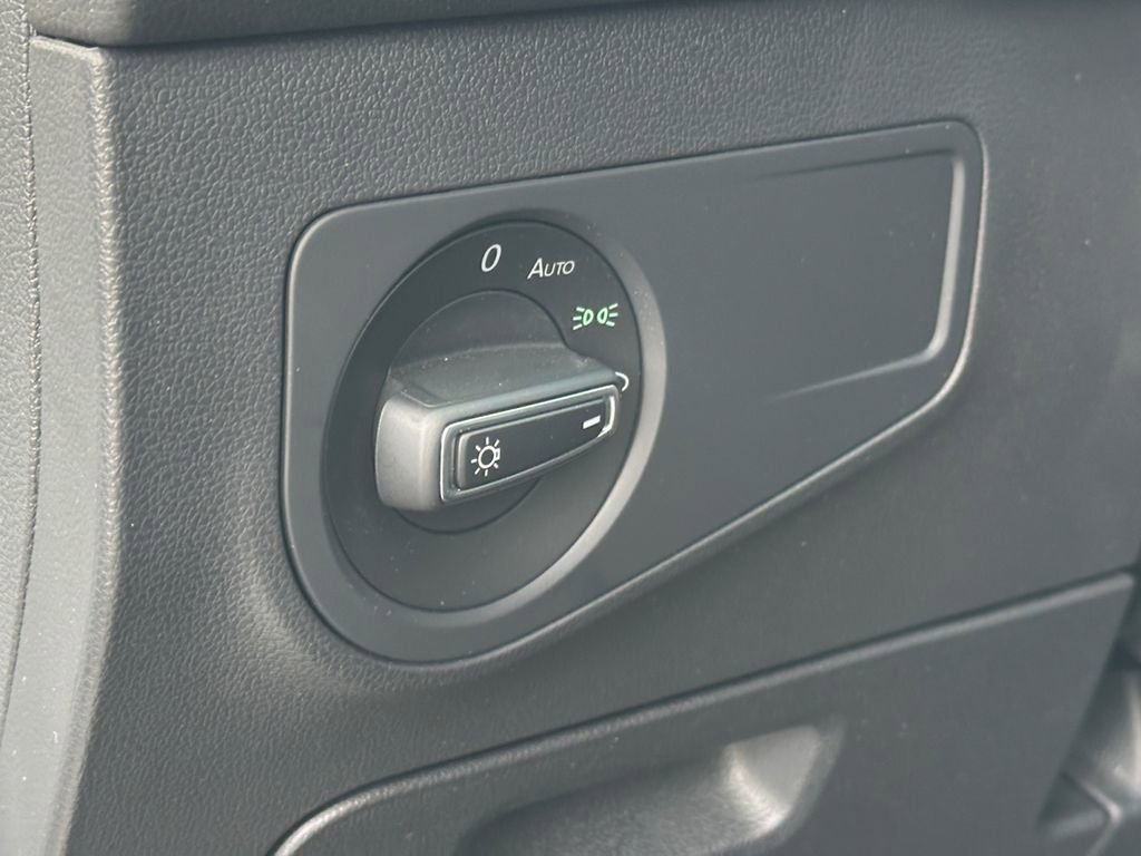 Used 2022 Volkswagen Tiguan SE AWD/4WD image 22