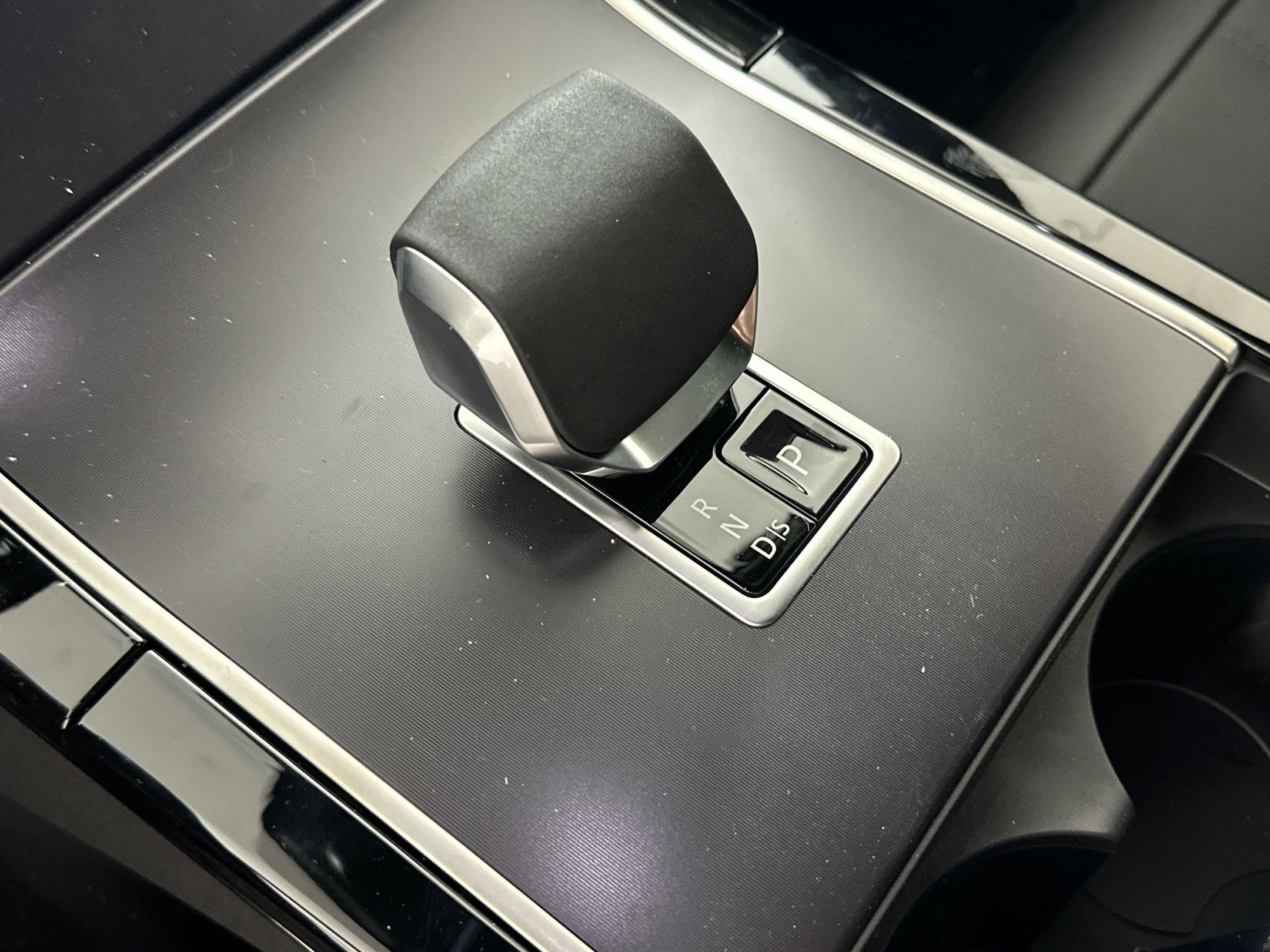 New 2026 Land Rover Range Rover Velar Dynamic SE image 23