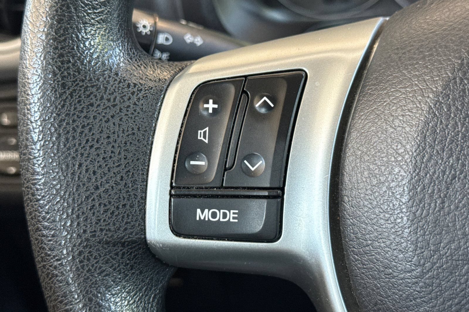 Used 2012 Toyota Yaris LE FWD image 33