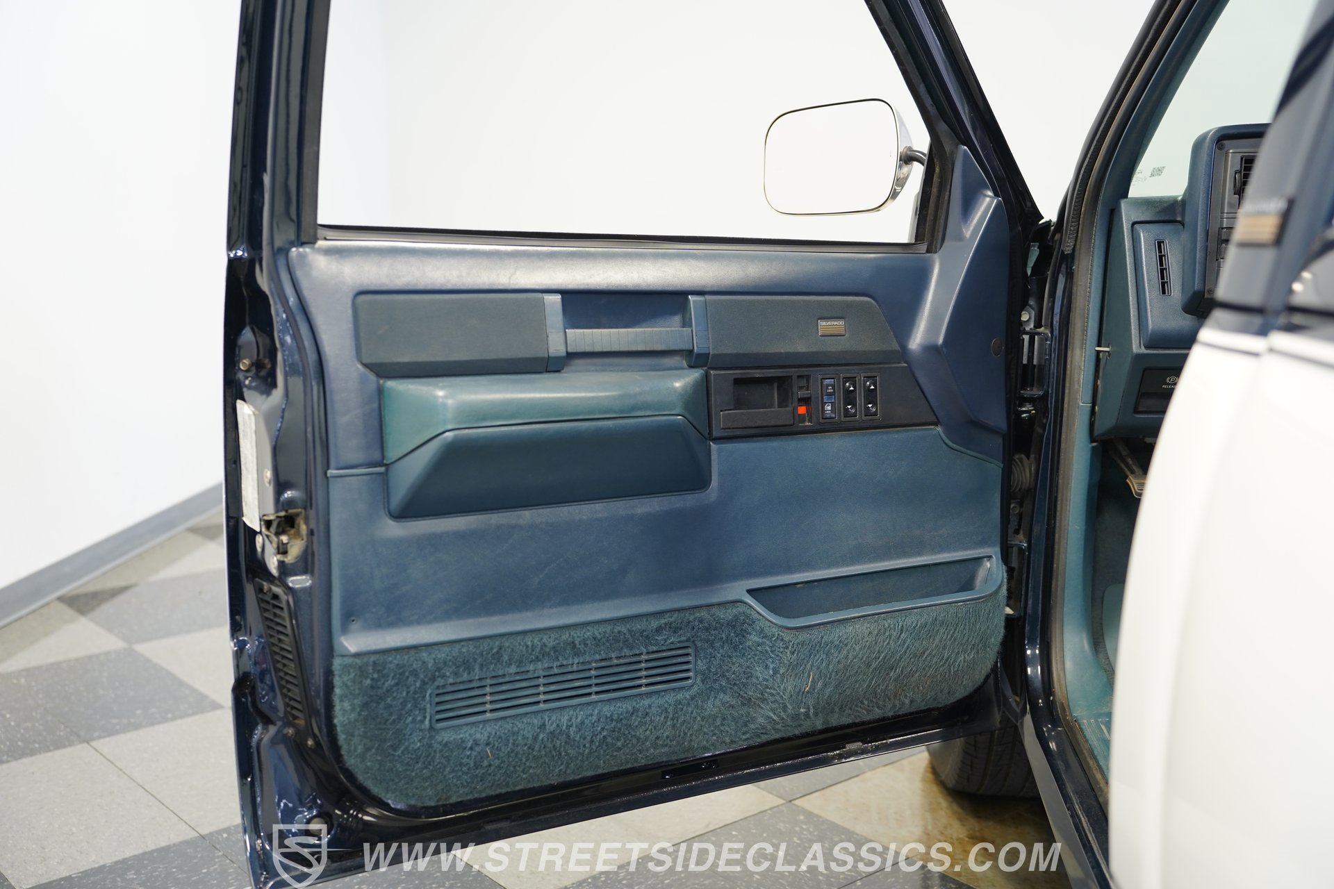 Used 1989 Chevrolet Silverado 1500 2WD Regular Cab image 38