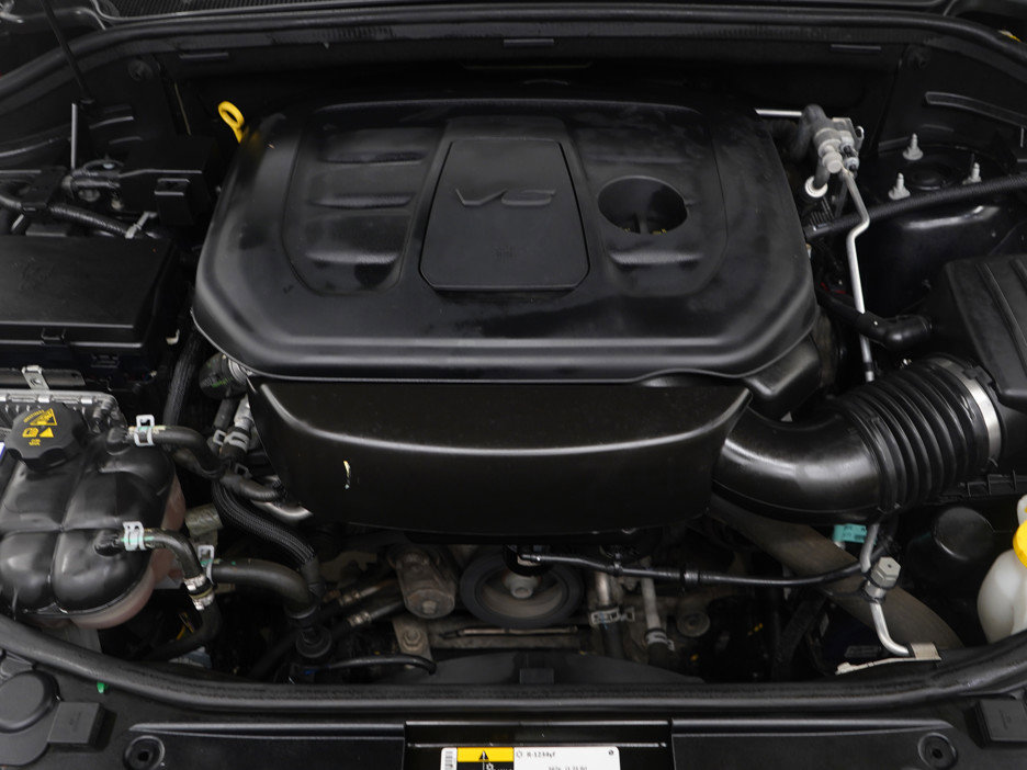 Used 2020 Jeep Grand Cherokee Laredo w/ Security & Convenience Group image 32