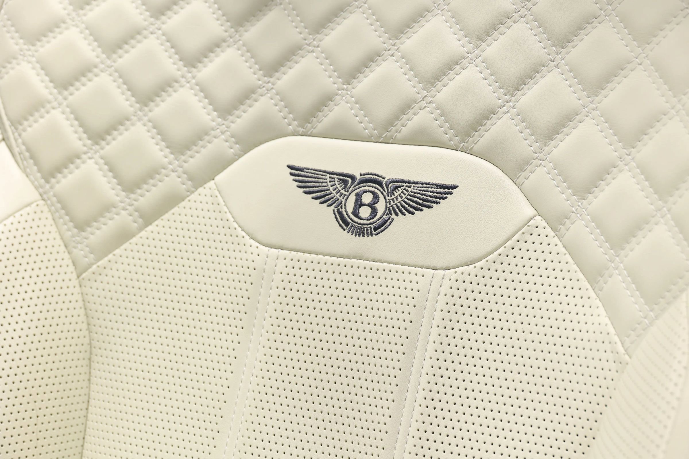 Used 2022 Bentley Bentayga image 20