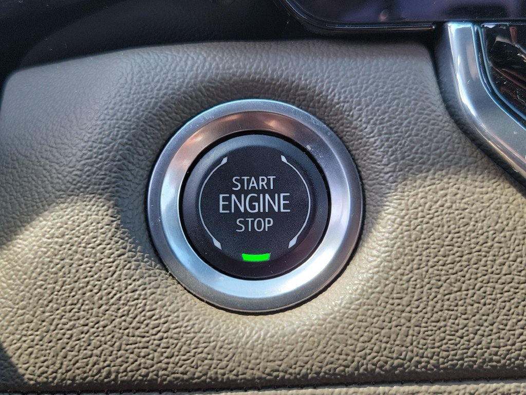 Used 2025 Chevrolet Colorado ZR2 w/ Technology Package AWD/4WD image 21