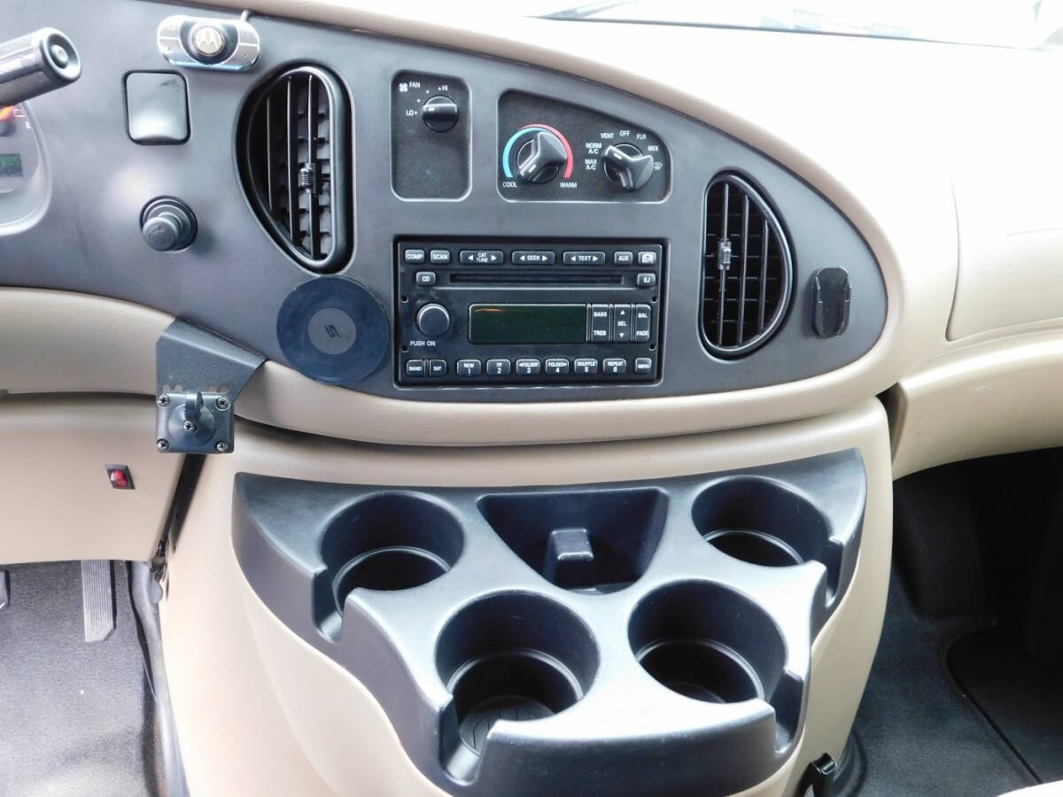 Used 2006 Ford E-150 and Econoline 150 RWD image 9