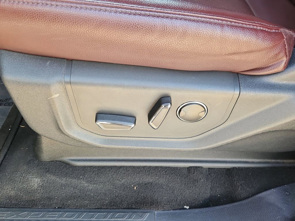 Used 2024 Ford Expedition Limited AWD/4WD image 8