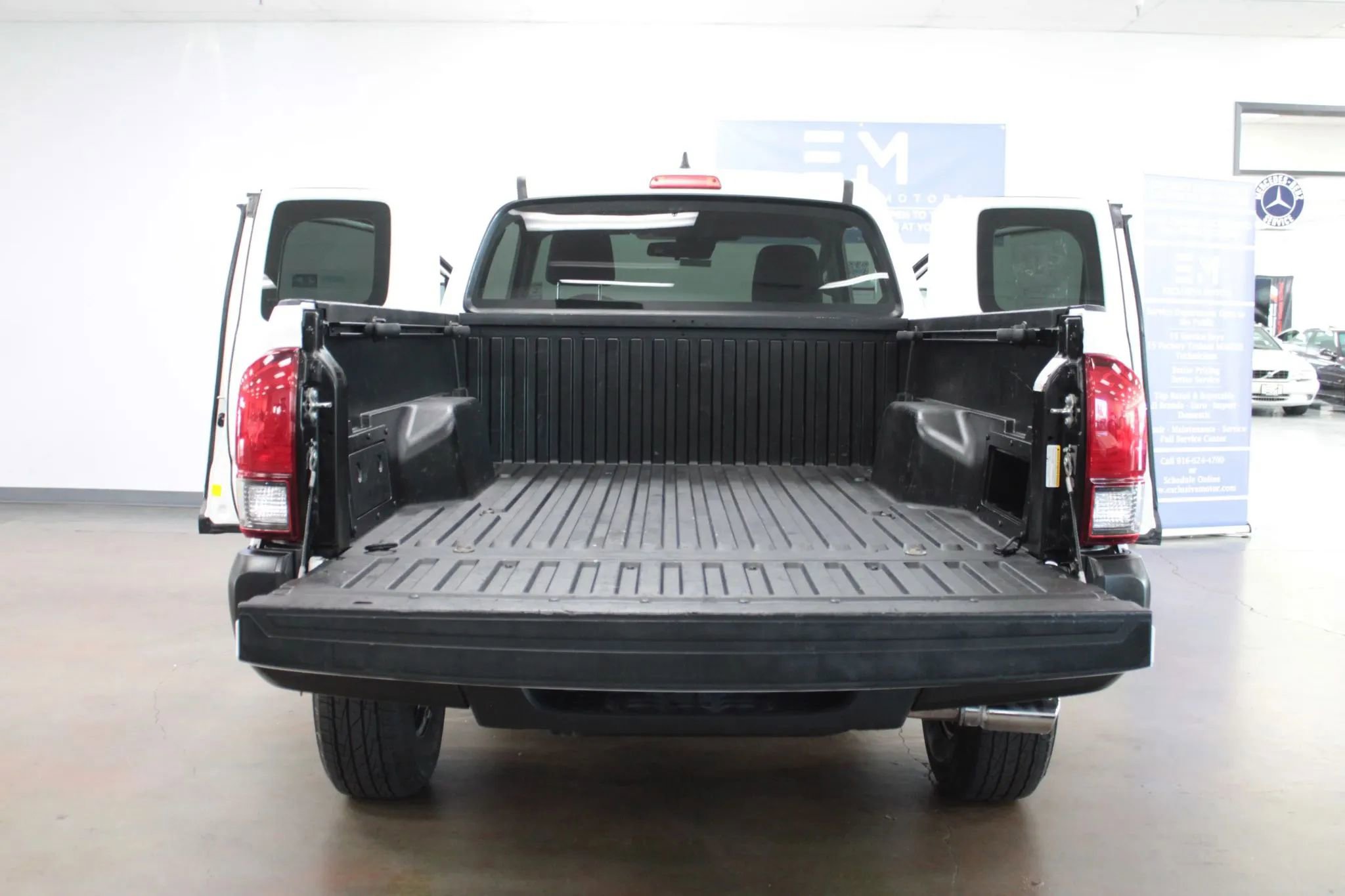 Used 2022 Toyota Tacoma SR image 7