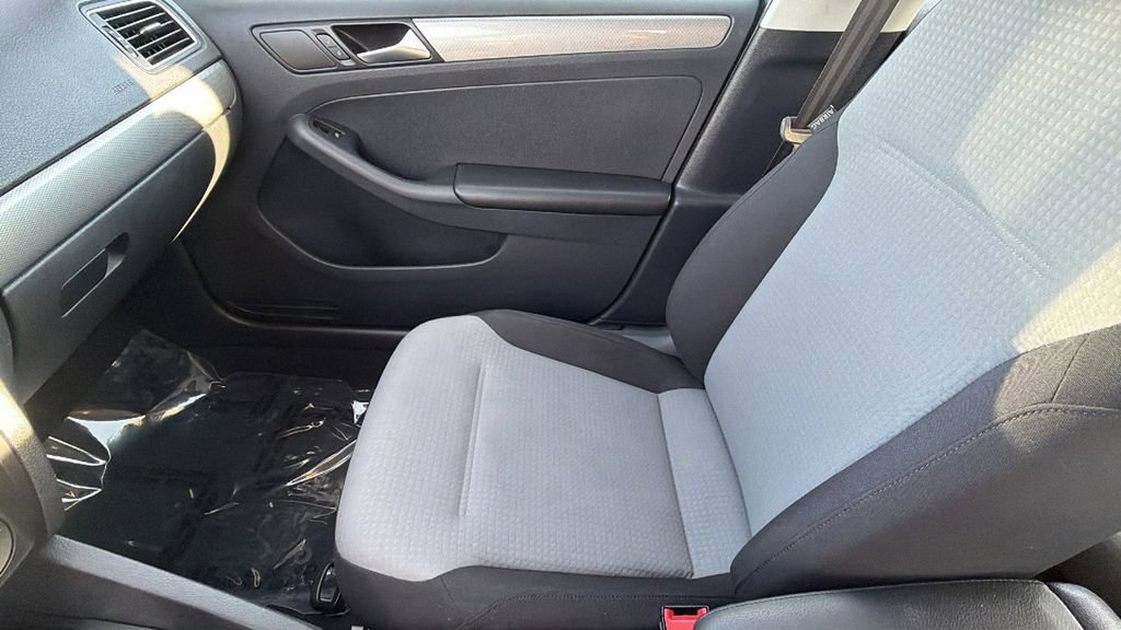 Used 2017 Volkswagen Jetta S image 12