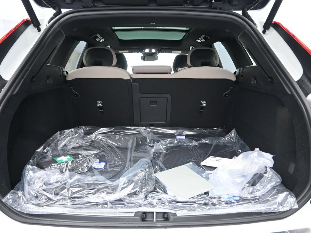New 2026 Volvo XC60 B5 Plus w/ Protection Package Premier AWD/4WD image 25