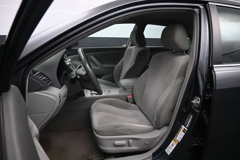 Used 2010 Toyota Camry LE FWD image 15