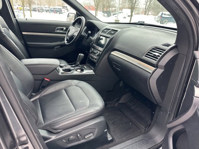 Used 2018 Ford Explorer XLT w/ Equipment Group 202A image 30