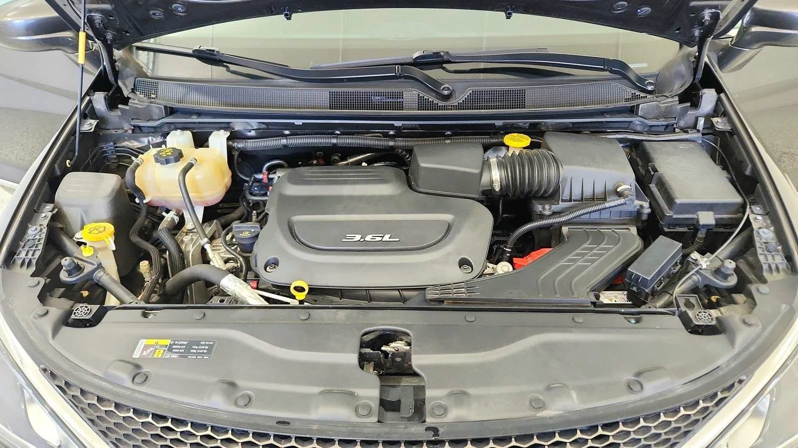 Used 2017 Chrysler Pacifica Touring-L FWD image 40