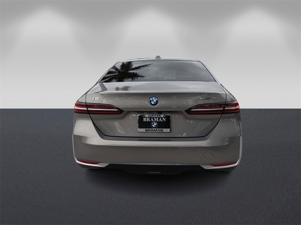 Used 2026 BMW i5 eDrive40 image 6