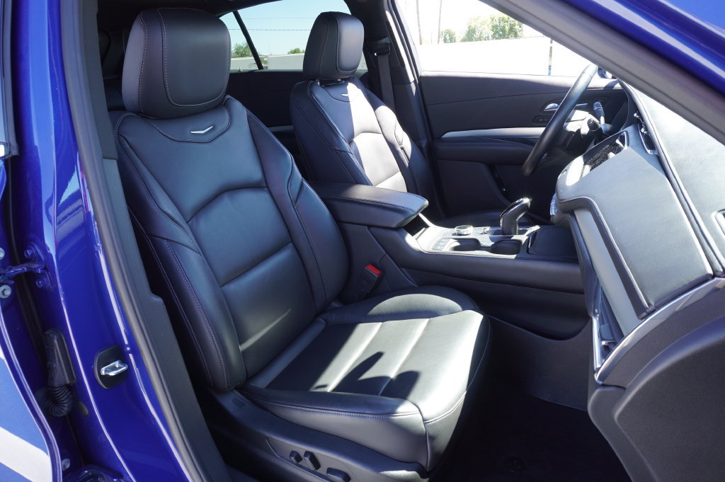 Certified 2023 Cadillac XT4 Premium Luxury AWD/4WD image 12