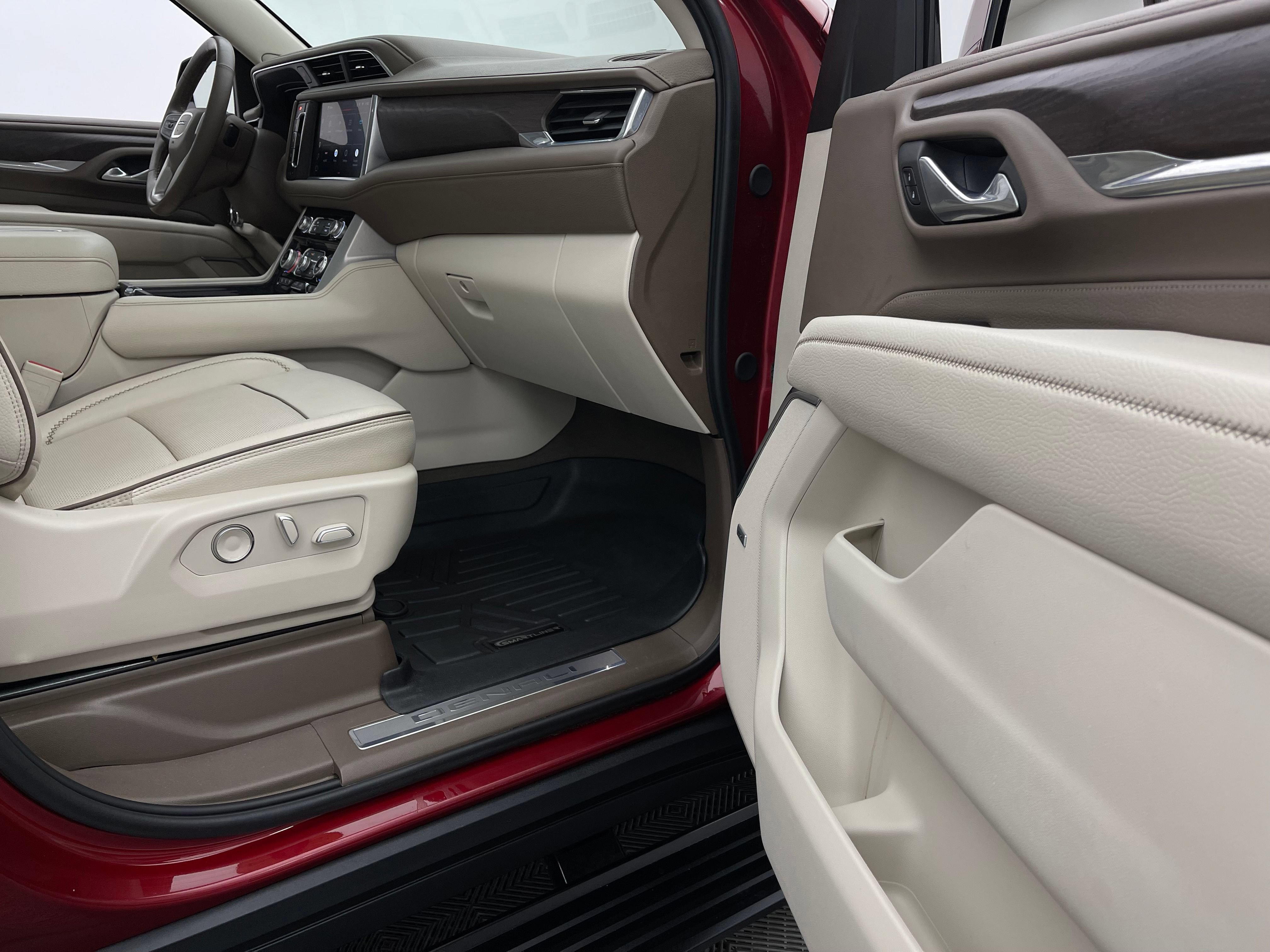 Used 2024 GMC Yukon Denali AWD/4WD image 42