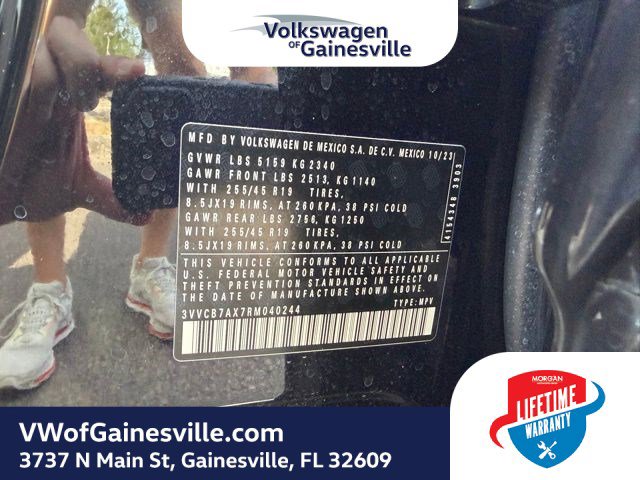 Certified 2024 Volkswagen Tiguan SE R-Line image 31