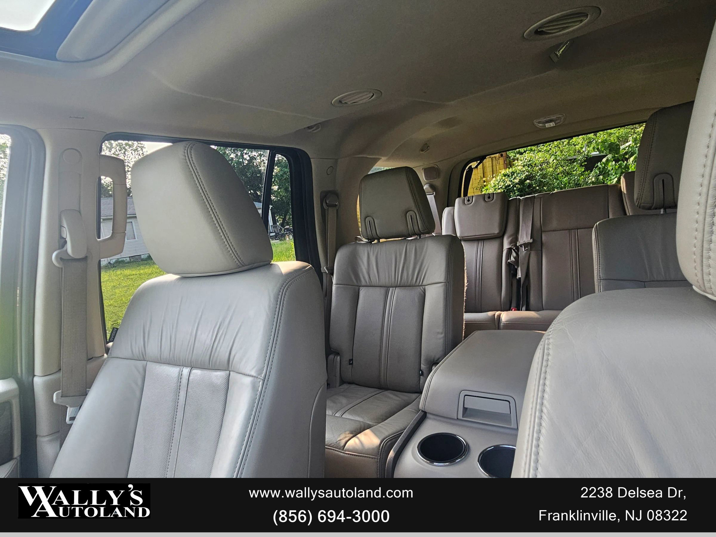 Used 2015 Lincoln Navigator 4WD image 18