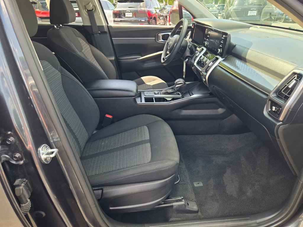 Used 2022 Kia Sorento LX AWD/4WD image 6