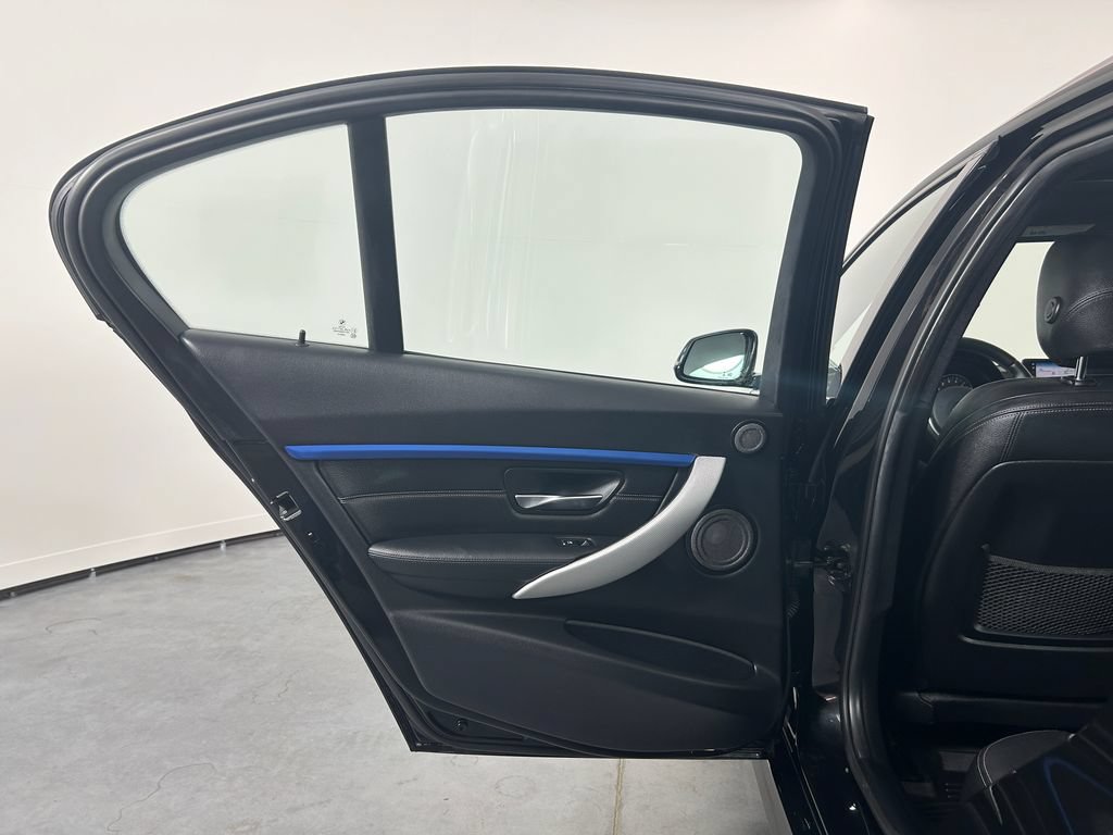 Used 2018 BMW 340i xDrive Sedan w/ Premium Package AWD/4WD image 28
