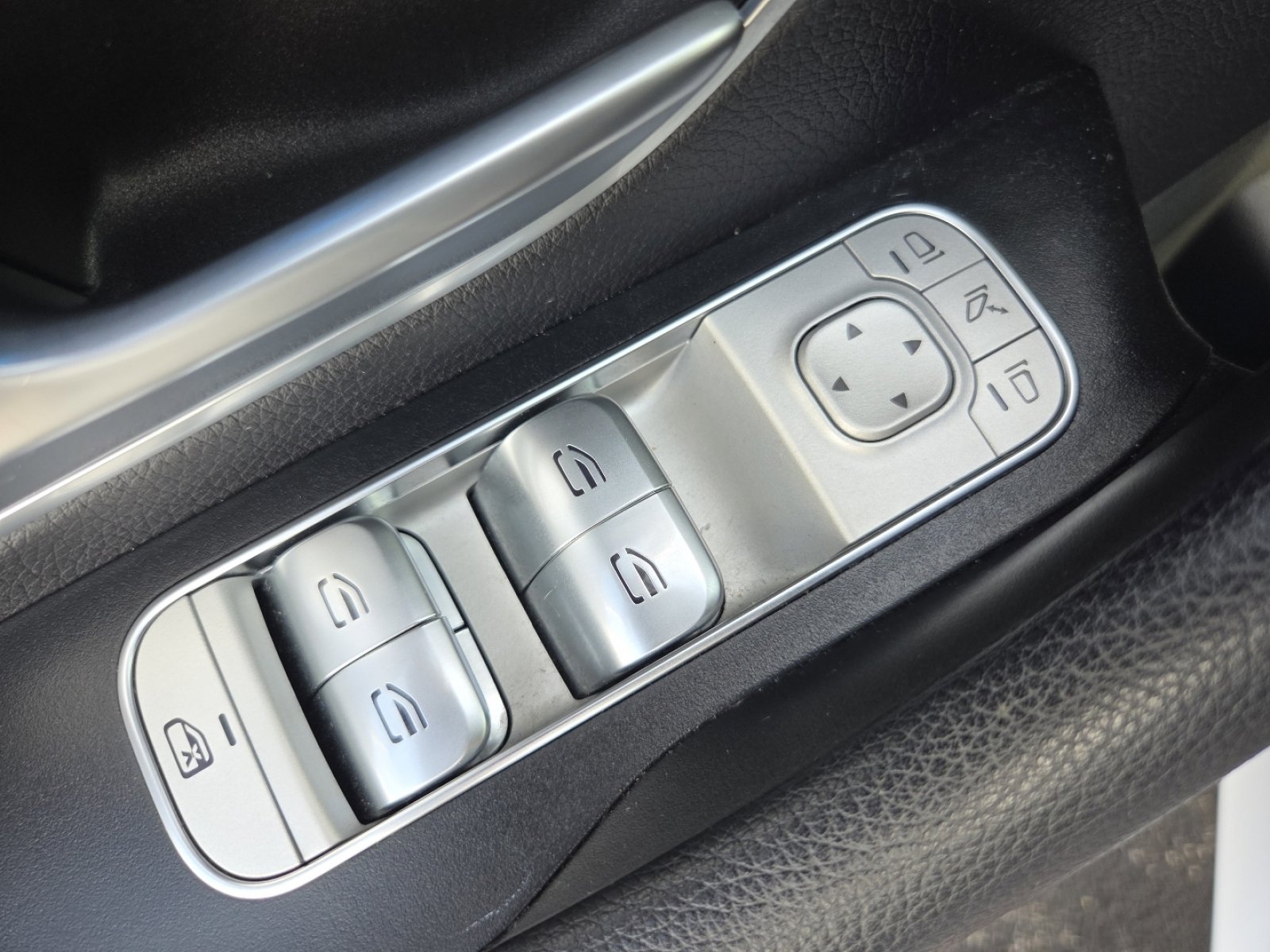 Used 2024 Mercedes-Benz GLE 350 4MATIC image 32