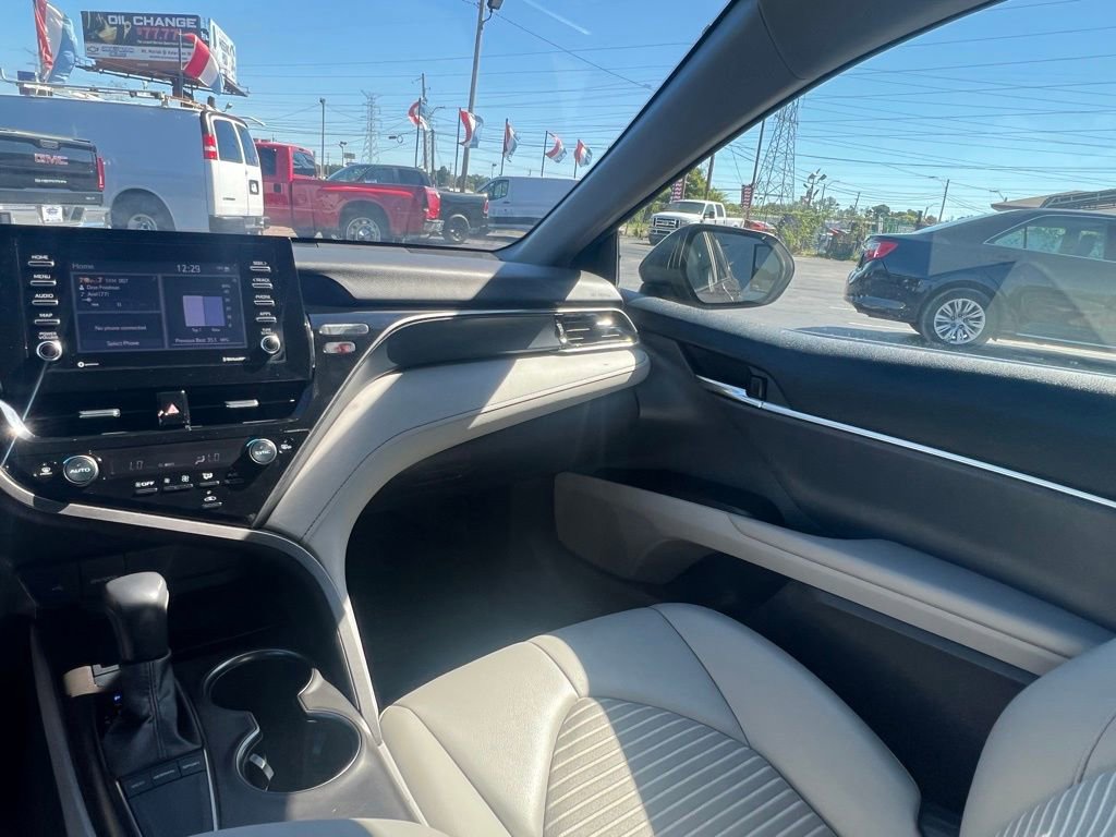 Used 2022 Toyota Camry SE image 18