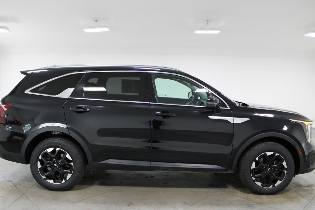 Used 2024 Kia Sorento S image 11