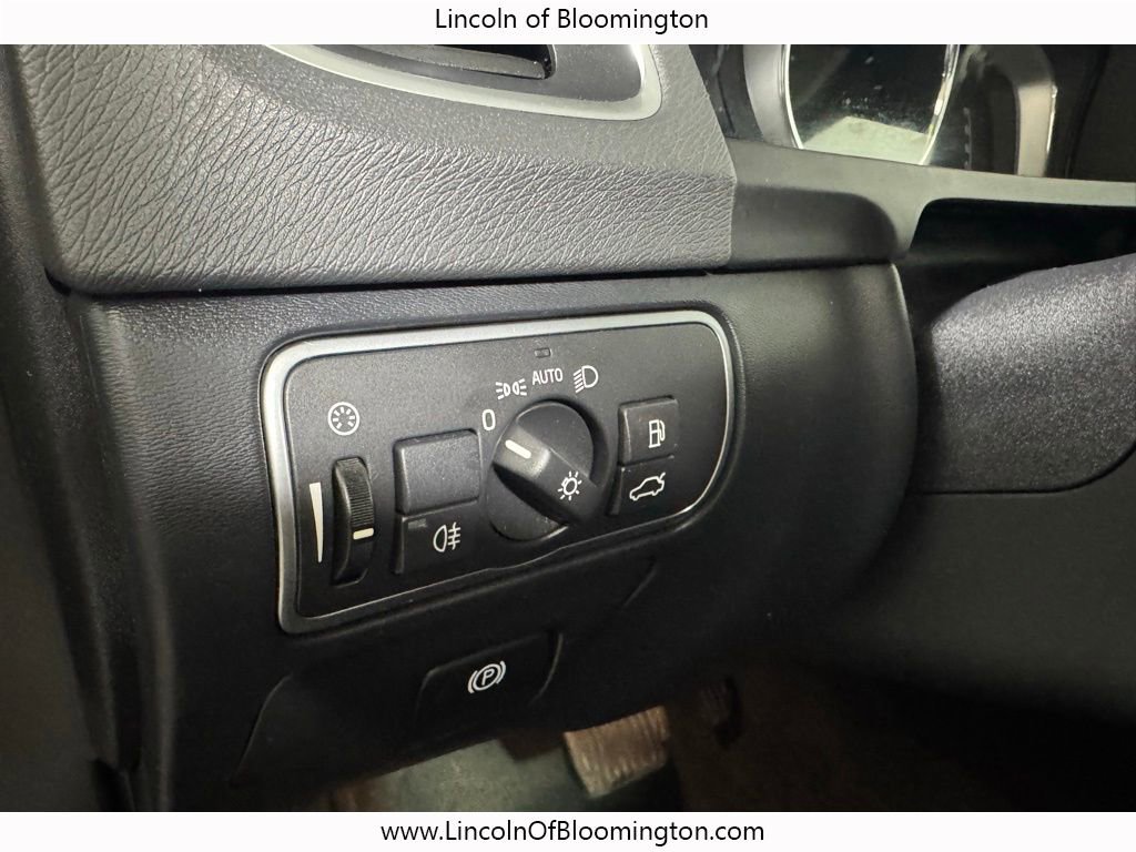 Used 2018 Volvo S60 T5 Inscription w/ Technology Package image 32