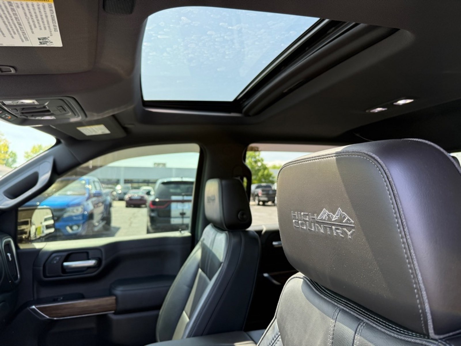 Used 2019 Chevrolet Silverado 1500 High Country w/ Technology Package AWD/4WD image 10