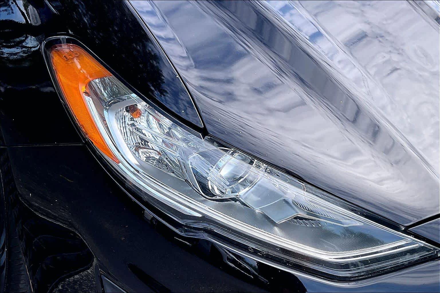 Used 2020 Ford Fusion SE FWD image 27