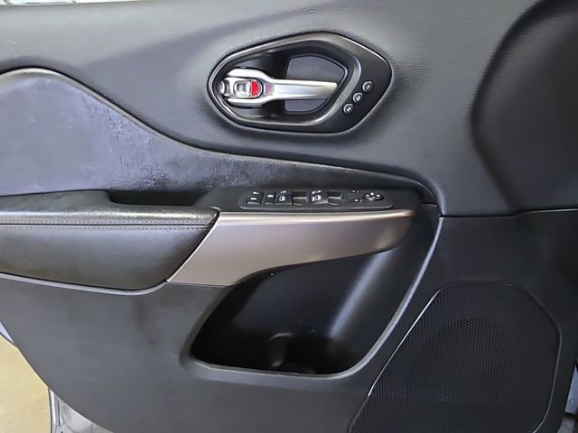 Used 2019 Jeep Cherokee Limited AWD/4WD image 33