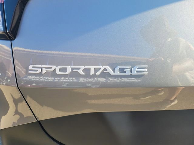 Used 2025 Kia Sportage LX image 7