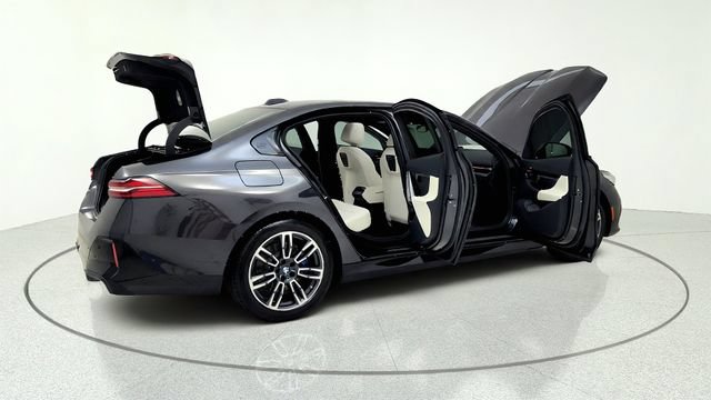 Used 2026 BMW 530i w/ M Sport Package RWD image 19