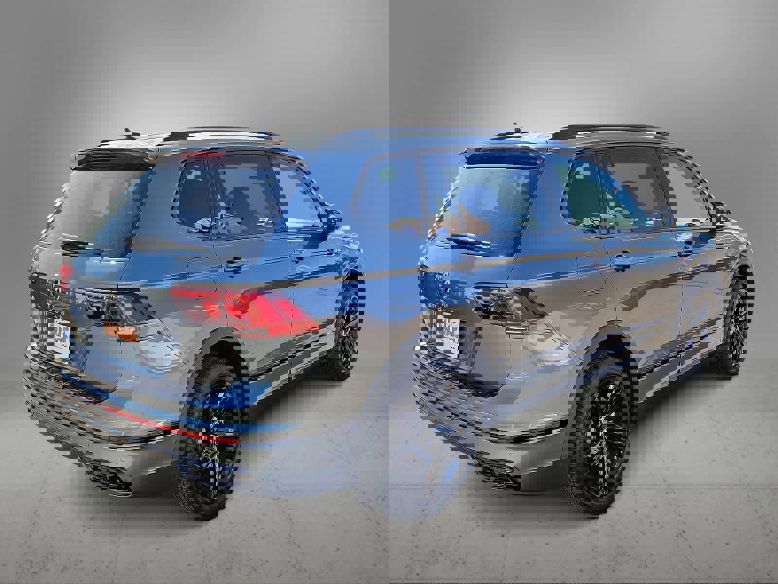 Used 2024 Volkswagen Tiguan SE R-Line image 9