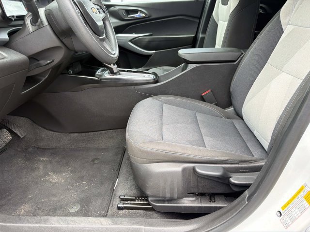 Used 2025 Chevrolet Trax LS FWD image 17
