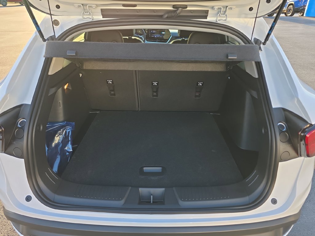 New 2026 Chevrolet Trax LT w/ LT Convenience Package FWD image 9