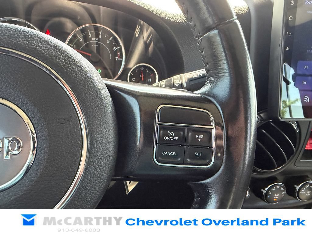 Used 2018 Jeep Wrangler Unlimited Rubicon w/ Dual Top Group AWD/4WD image 13