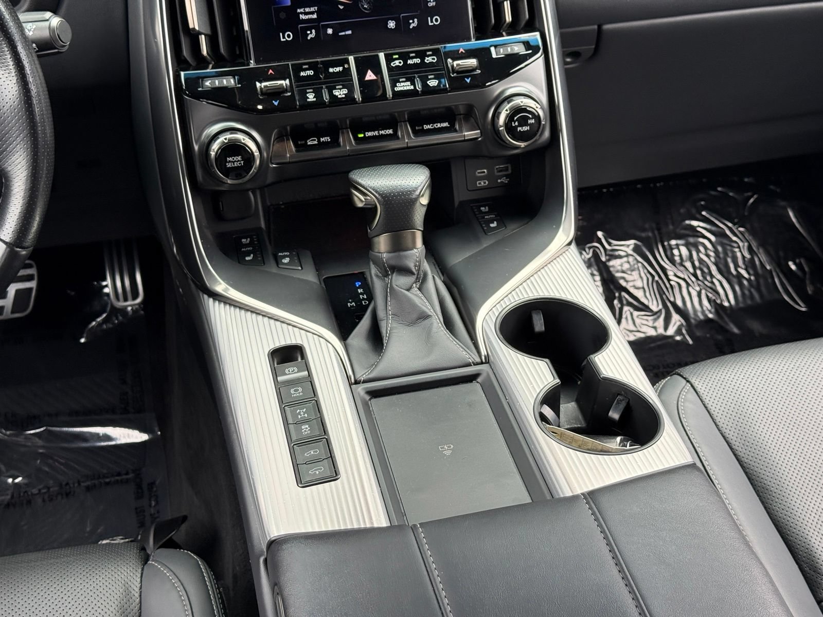Used 2023 Lexus LX 600 F Sport w/ Accessory Package (Z1) AWD/4WD image 42