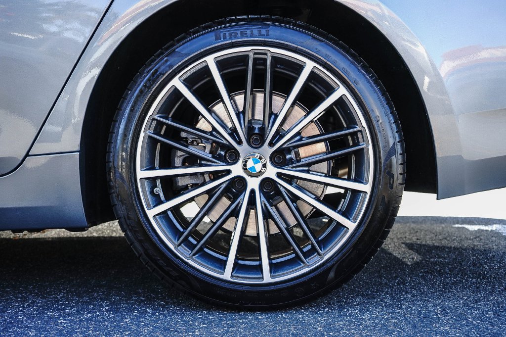 Certified 2023 BMW 540i w/ Convenience Package RWD image 8