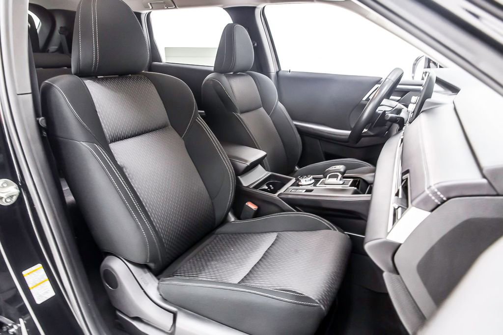 Used 2024 Mitsubishi Outlander ES image 31