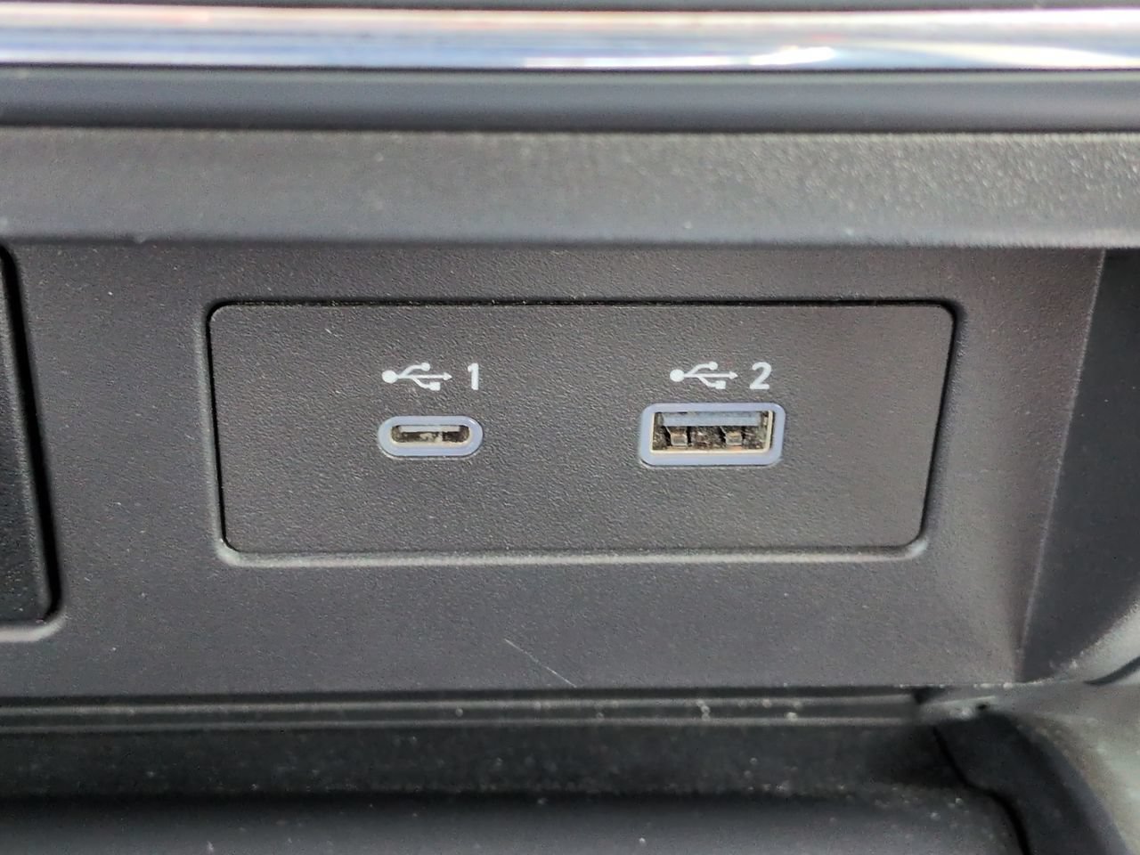 Used 2023 Nissan Titan SV w/ SV Convenience Package AWD/4WD image 22