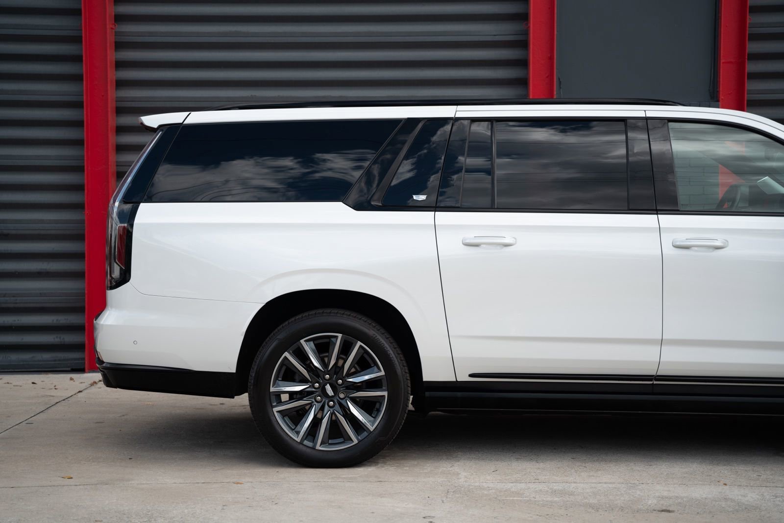 Used 2022 Cadillac Escalade ESV Sport Platinum image 5