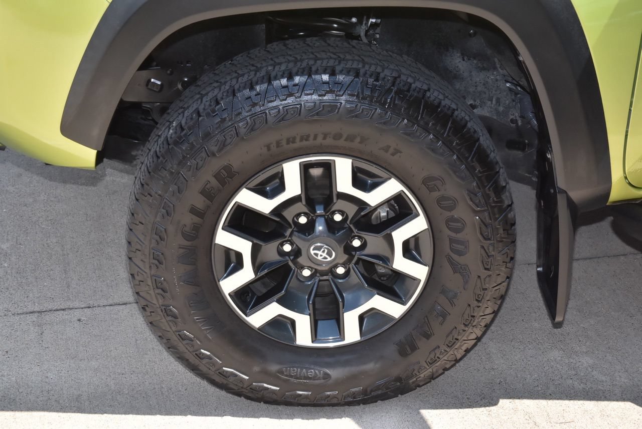 Used 2023 Toyota Tacoma TRD Off-Road w/ Technology Package AWD/4WD image 38