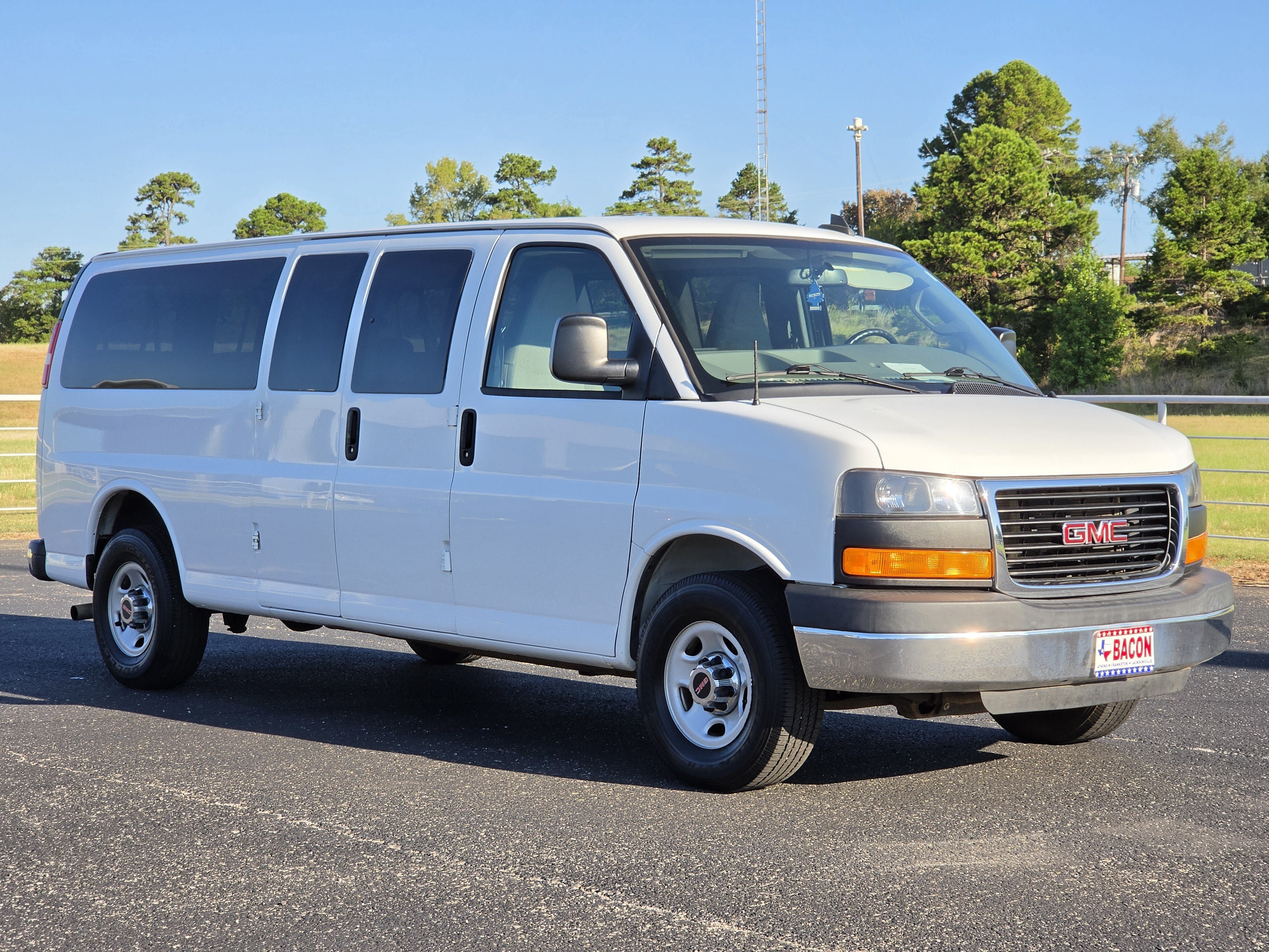Used 2016 GMC Savana 3500 LT w/ LT Preferred Equipment Group RWD image 3