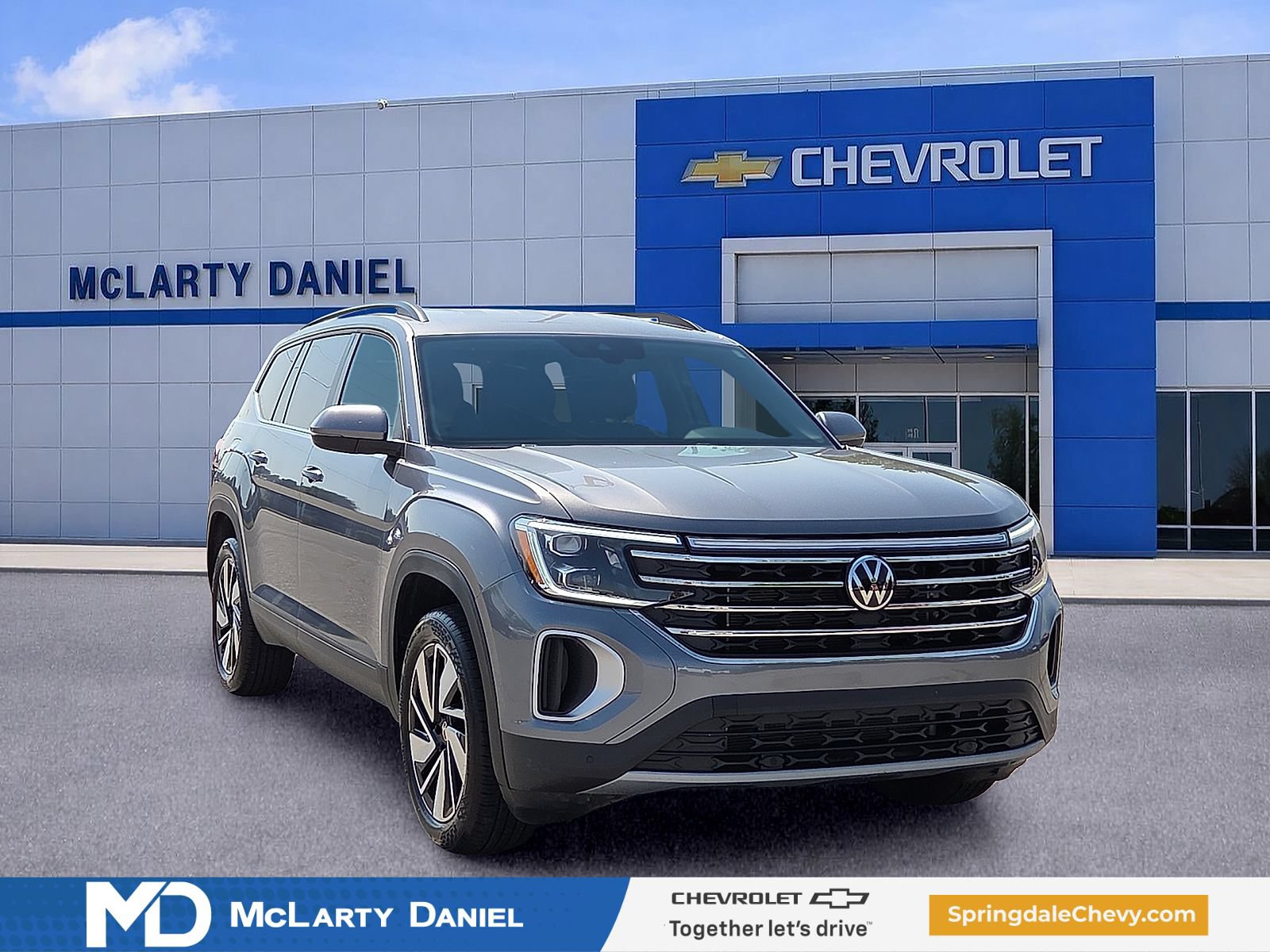 Used 2025 Volkswagen Atlas SE FWD image 1