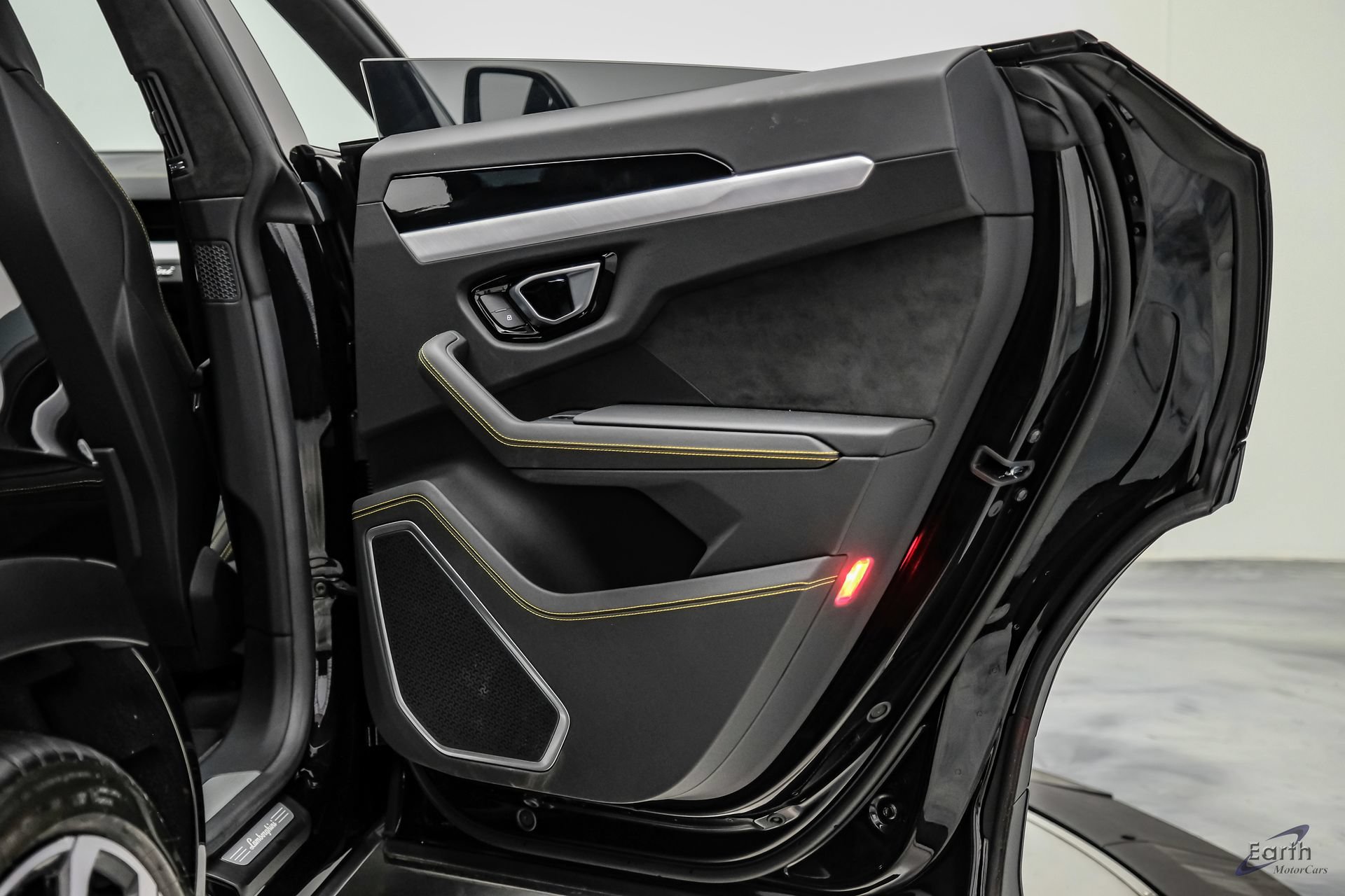 Used 2022 Lamborghini Urus AWD/4WD image 97