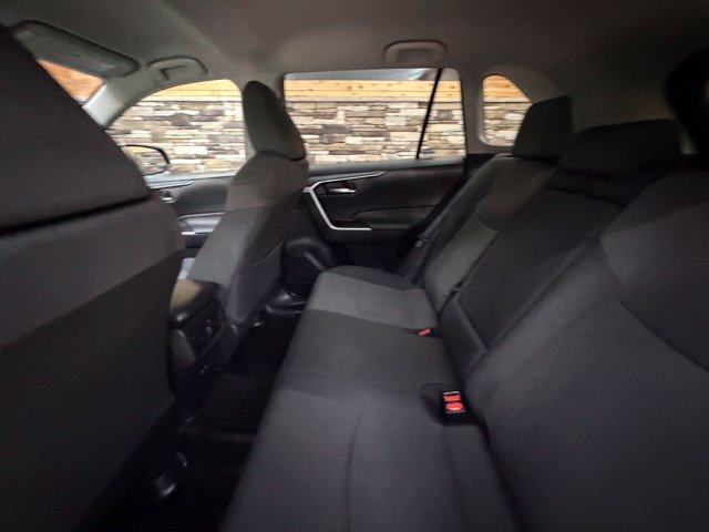 Used 2021 Toyota RAV4 XLE AWD/4WD image 30