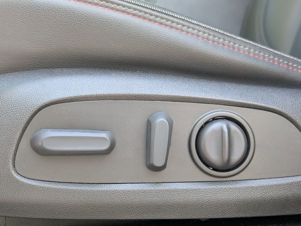 Used 2022 Chevrolet Traverse RS image 38